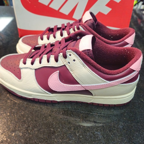 Nike Dunk Low Retro PRM 'Valentine's Day' (2023)
SKU: DR9705-100 sz 9.5 - Picture 5 of 12